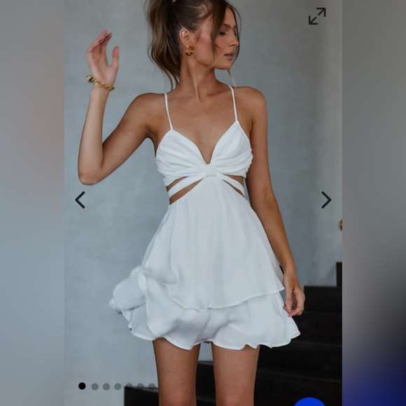 SELFIE LESLIE Cut-Out Waist Layered Hem Mini Dress Sz. M White NWT - Picture 1 of 9